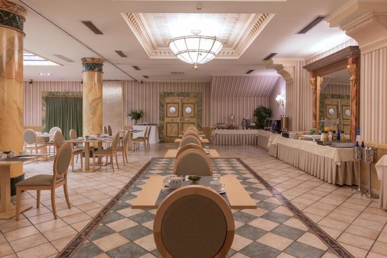 Exe Reina Isabel Hotel