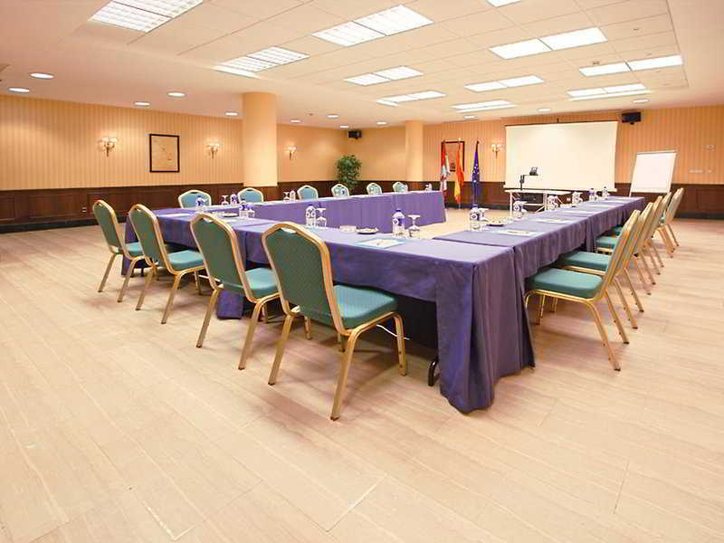 Exe Reina Isabel Hotel 4*
